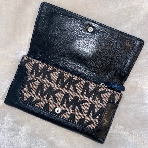 Authentic MK Wallets - Picture 3 of 5